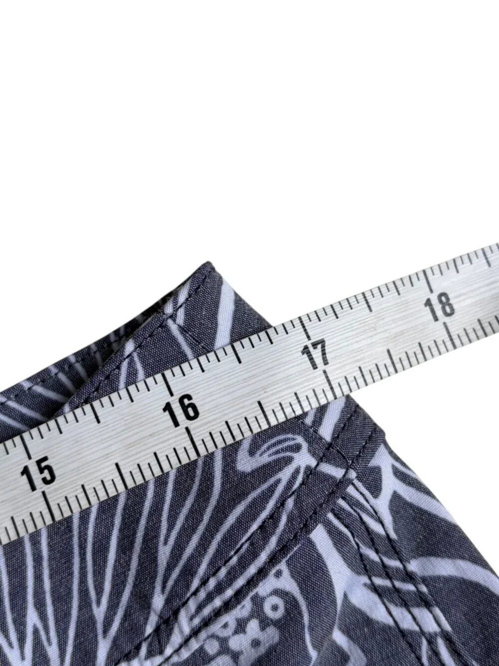 J. Crew Men's Flex Swimwear Men's Floral Swim Trunks (Grey & White) - 31